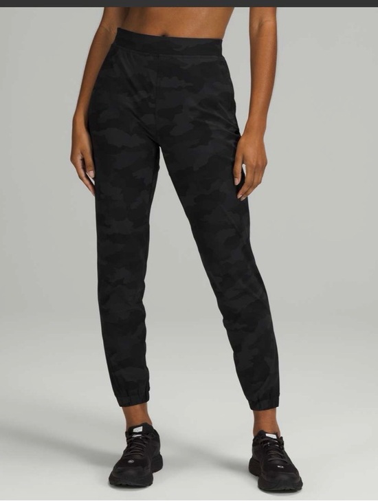 NWOT Lululemon Adapted State High-Rise
Jogger *28" - Camo Deep Coal Multi size 4 - Picture 2 of 11